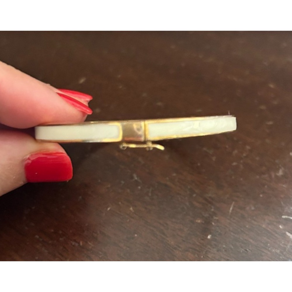 Kate Spade New York Spot Spade Enamel Hinge Bangle Bracelet Minimalist White Gld - Picture 3 of 16